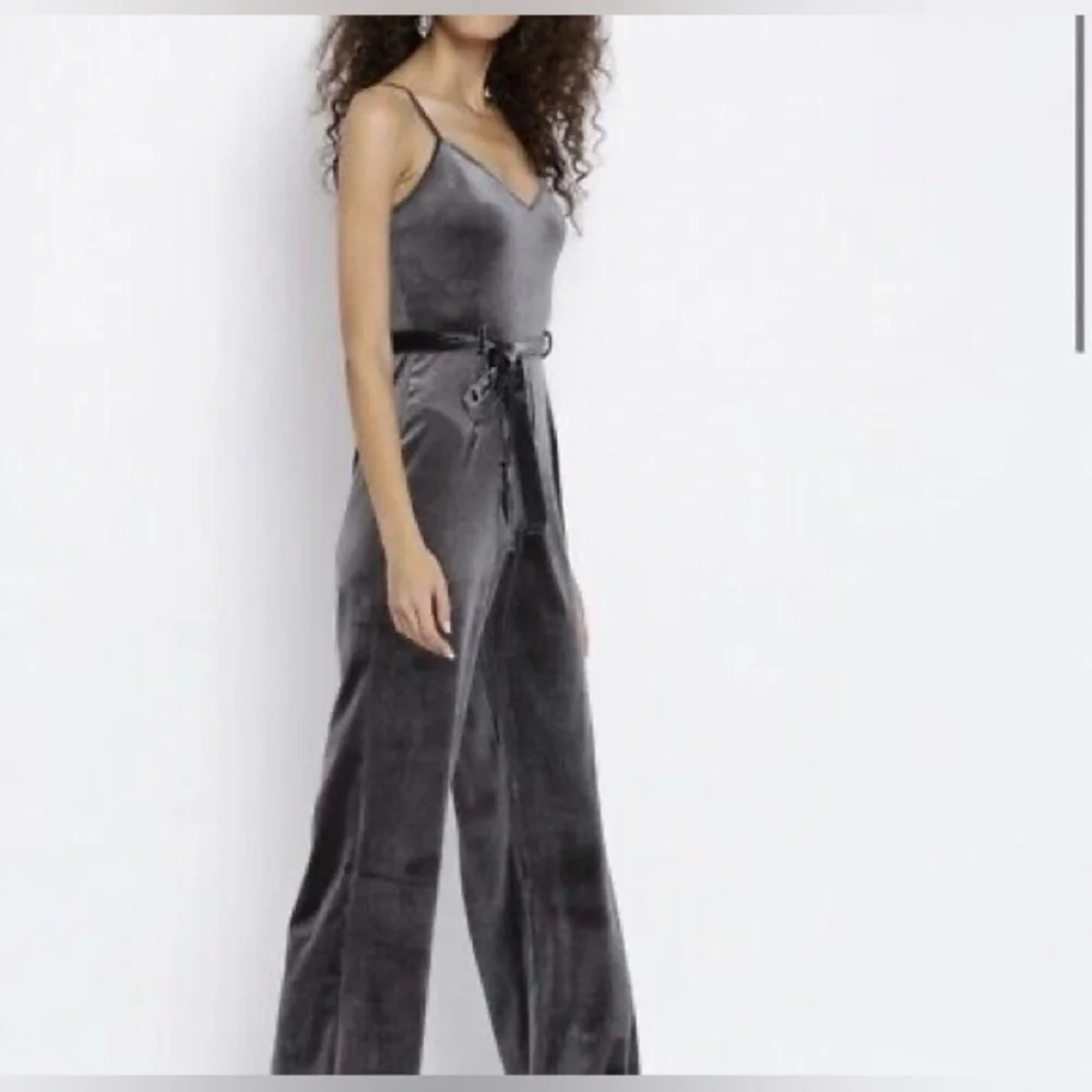 Forever 21 Dark Grey Silver Velvet Wide Leg Jumpsuit - Picture 4 of 10
